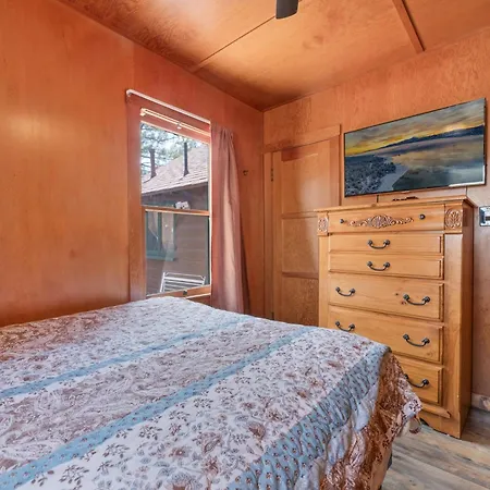 Chalet Des Ours -Comfortable And Spacious Home With Wifi! Close To Everything!